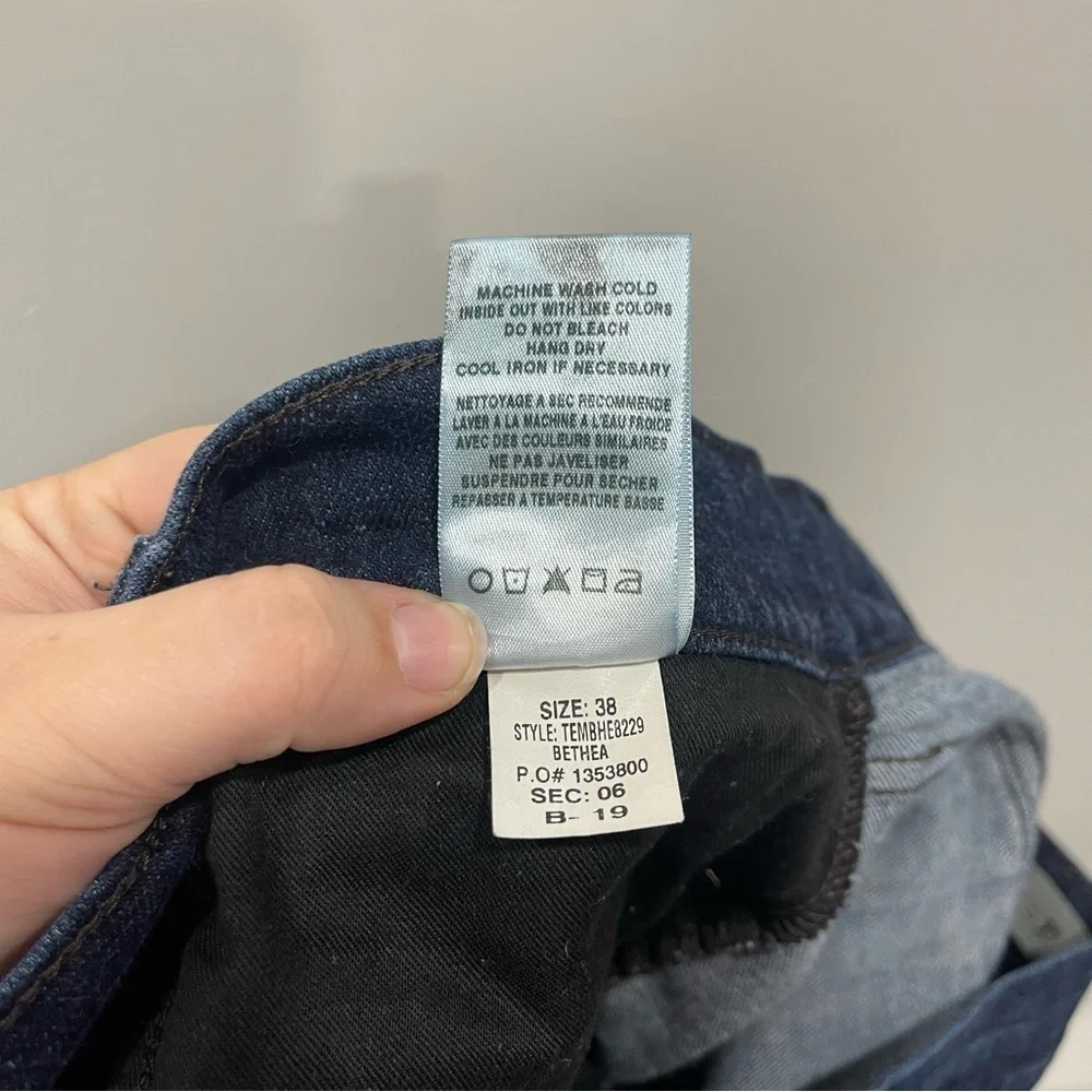 Joe’s The Classic Straight Leg Jeans in Bethea Dark Wash Size 38